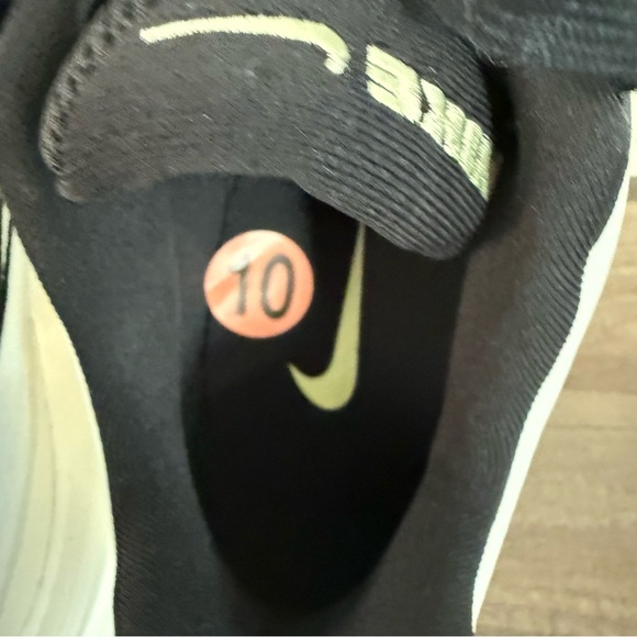 Nike Men's Black and White Athletic Shoes - Picture 3 of 16